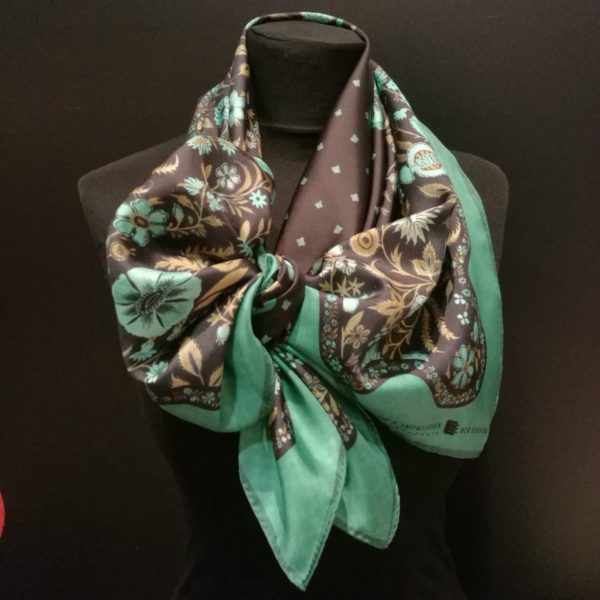 Carré de soie turquoise