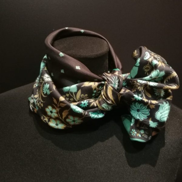 Carré de soie turquoise